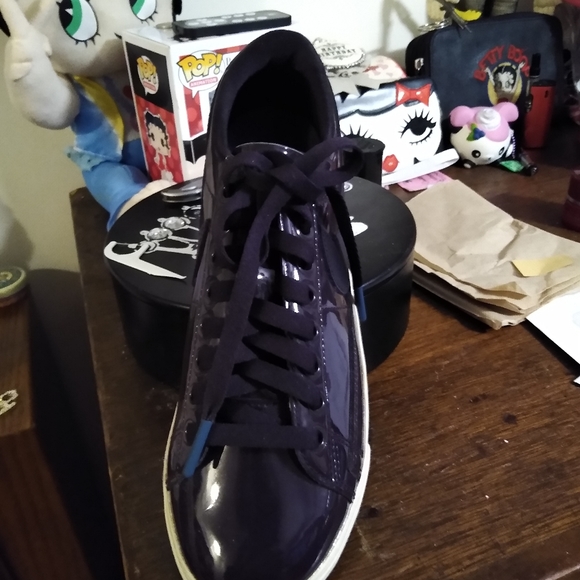 Nikes - Picture 2 of 2